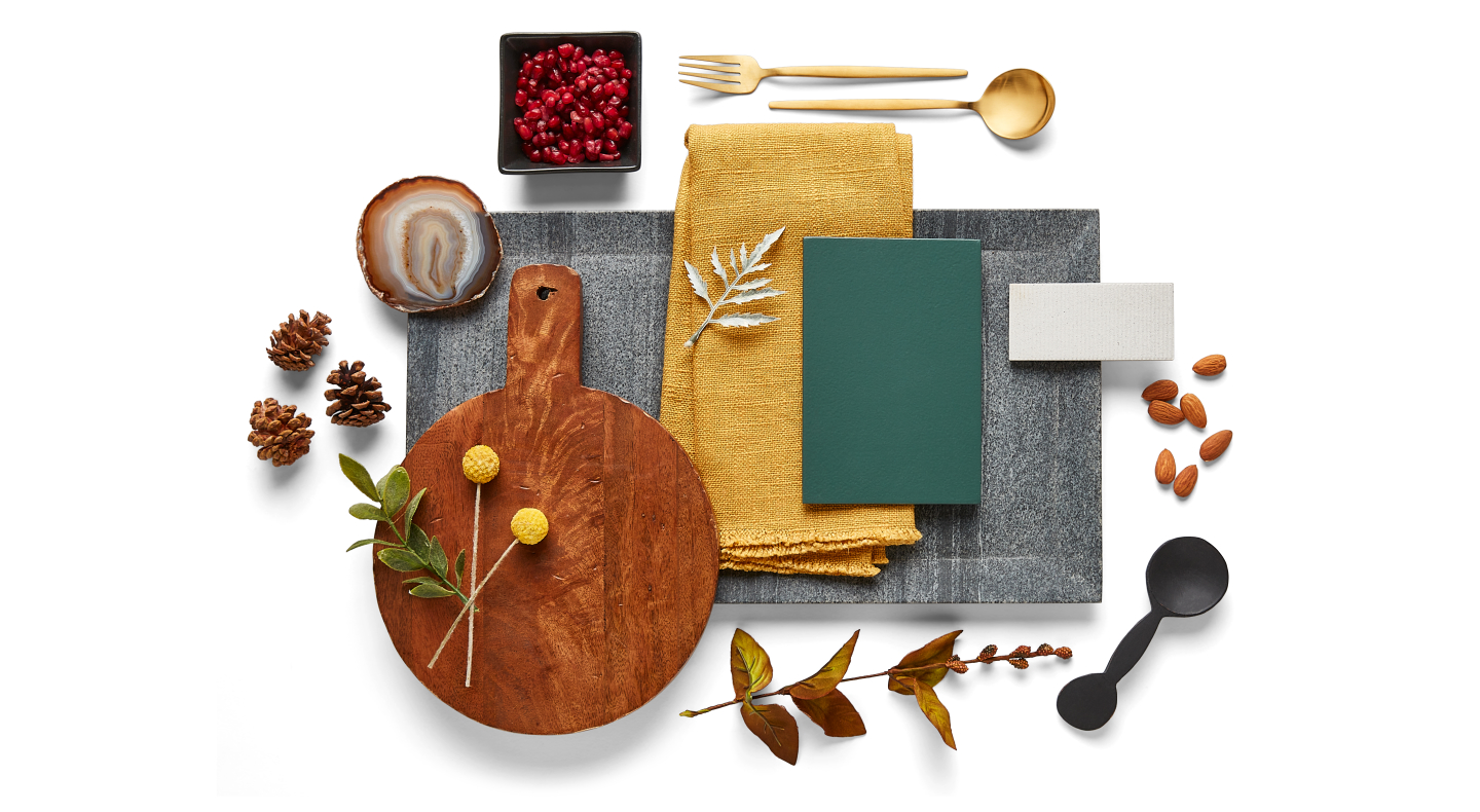 Table linens, utensils and objects from nature in earthy colors