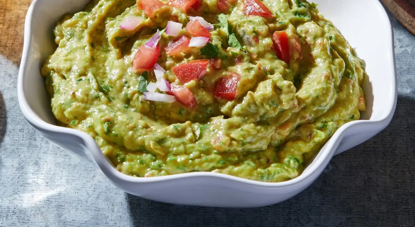 A bowl of fresh guacamole. 