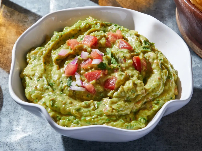 A bowl of fresh guacamole. 
