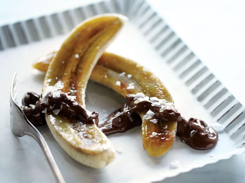 Chocolate spread on dehydrated banana pieces