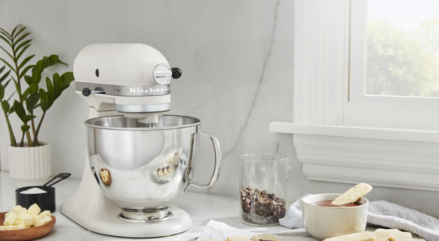 Stainless steel KitchenAid® tilt-head stand mixer