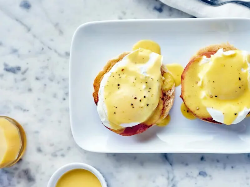 Plated eggs Benedict
