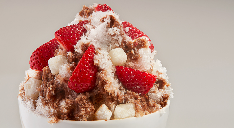 Baobing with strawberries and various toppings 