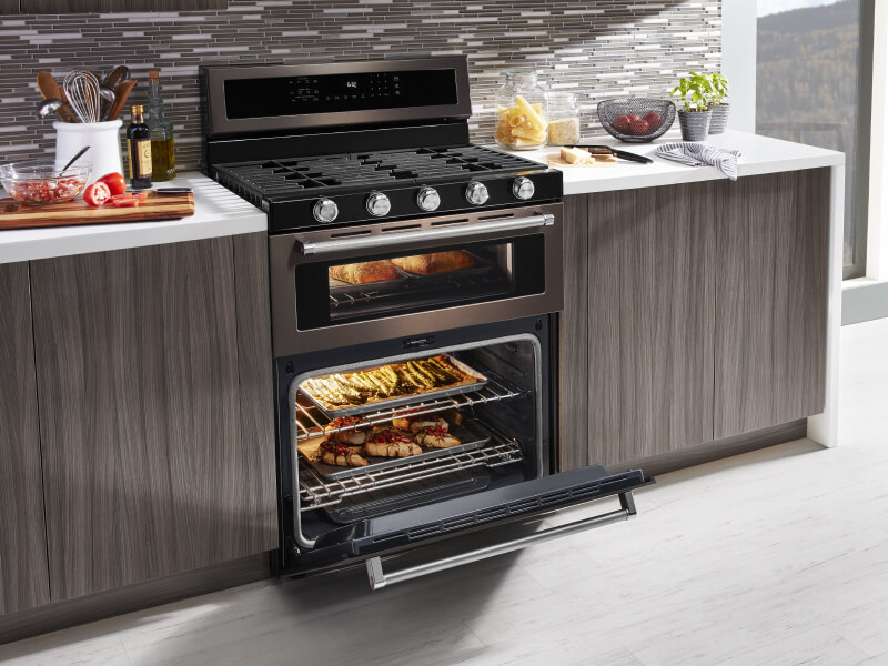Double oven gas range with food inside the oven cavity
