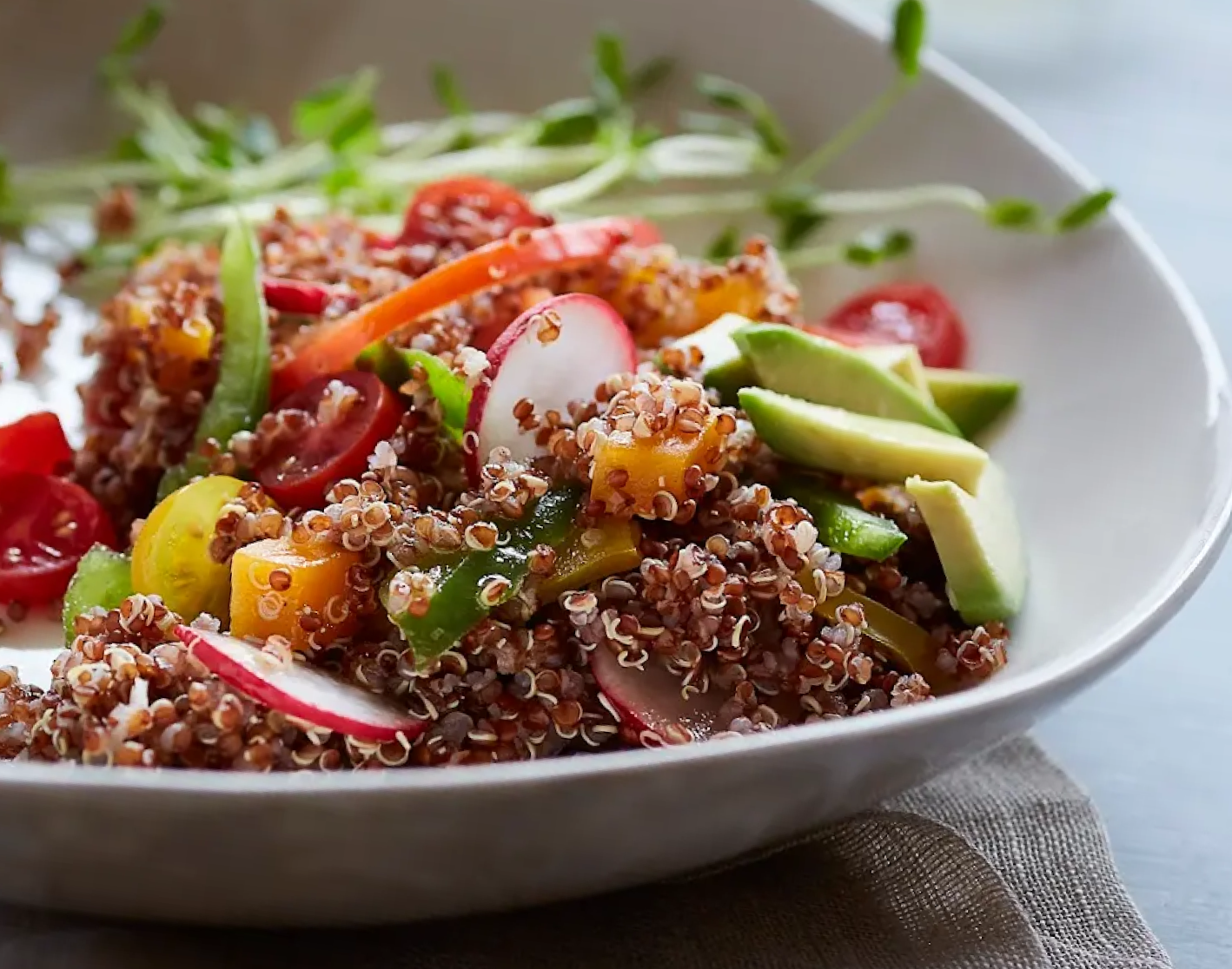 Grain bowl with quinoa and vegetables